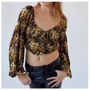 NEW Urban‎ Outfitters Elowen Floral Cropped Blouse M
